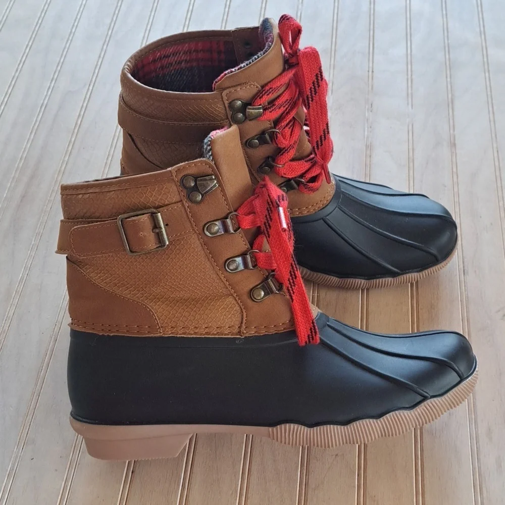 Maurices Jade Side Buckle Lace Up Duck Boot Red Lace Rainboots - Picture 2 of 12